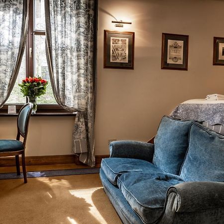 Hotel Grodek Krakow Bagian luar foto A room at the hotel