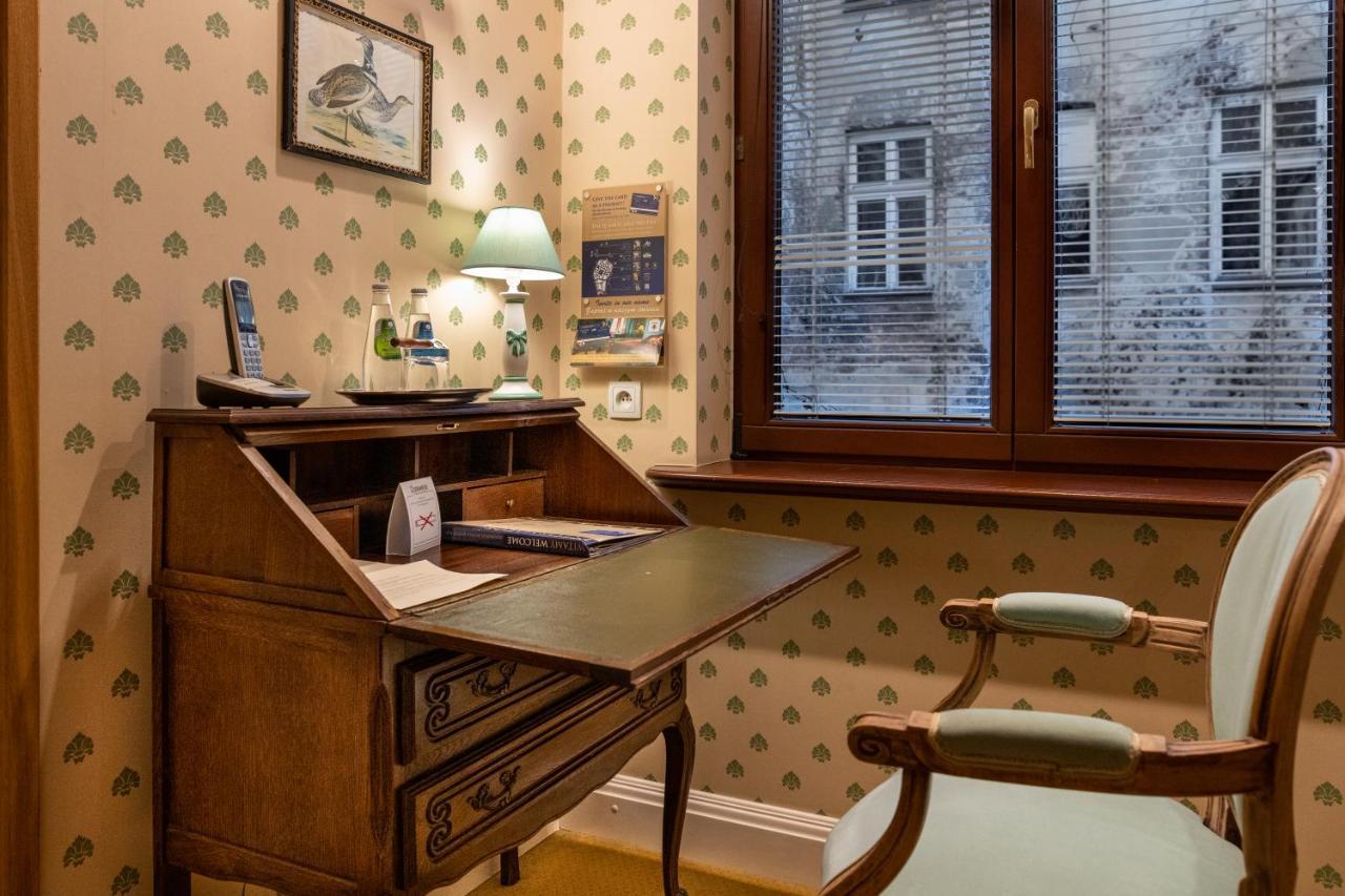 Hotel Grodek Krakow Bagian luar foto A secretary desk