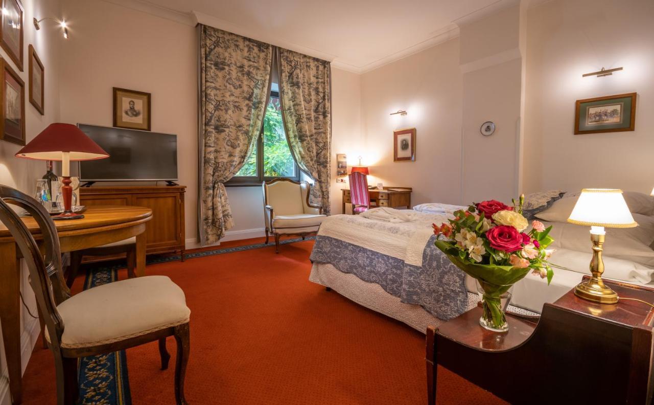 Hotel Grodek Krakow Bagian luar foto A room at the hotel