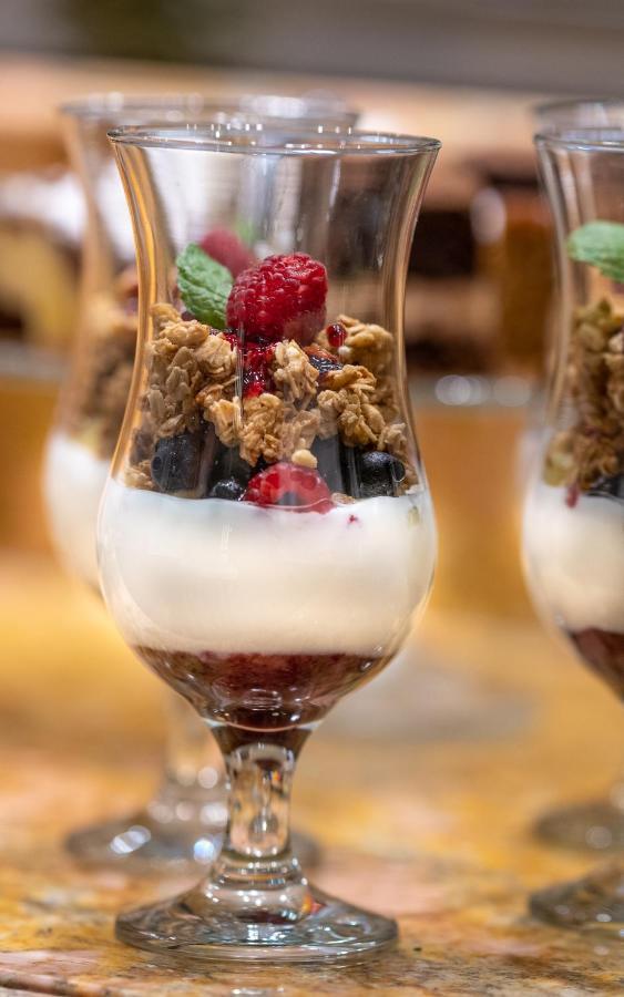 Hotel Grodek Krakow Bagian luar foto A parfait with granola and fruit