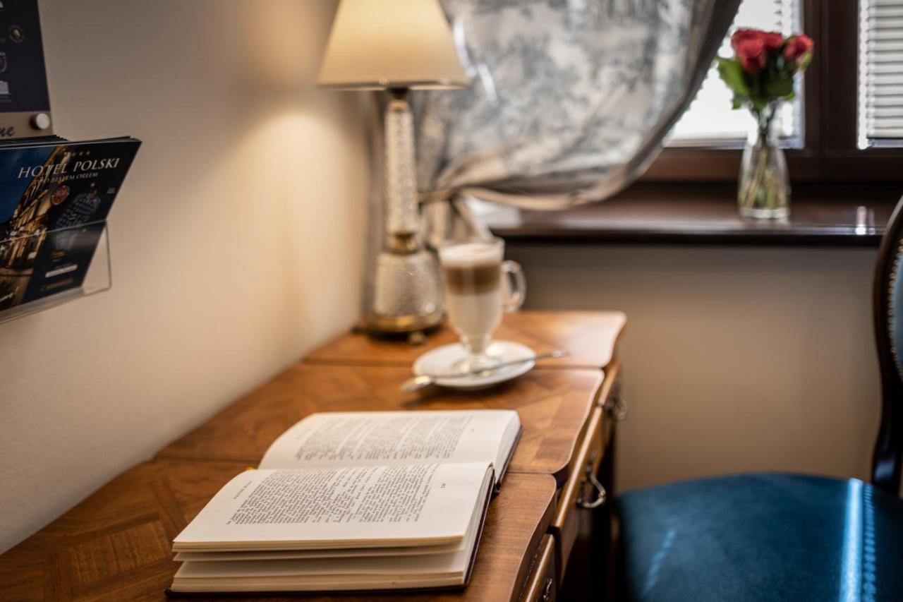 Hotel Grodek Krakow Bagian luar foto A book on a table
