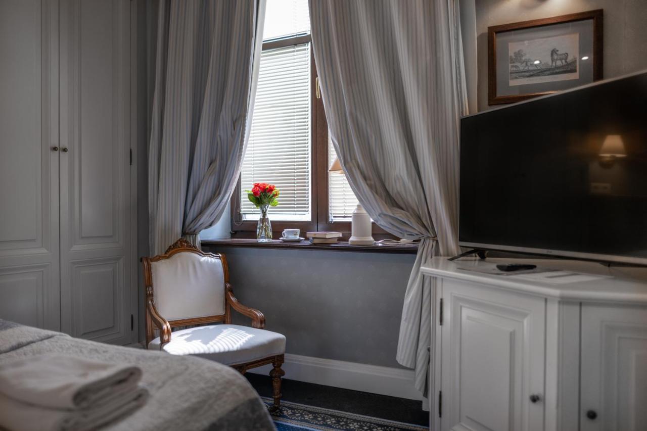 Hotel Grodek Krakow Bagian luar foto A room at the hotel