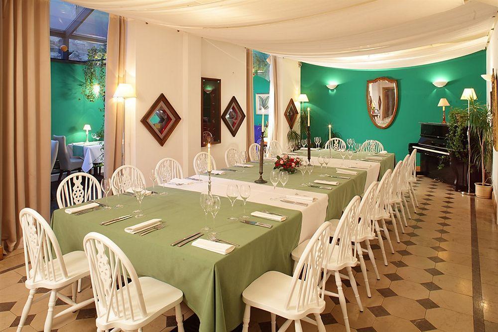 Hotel Grodek Krakow Bagian luar foto Restaurant in the hotel