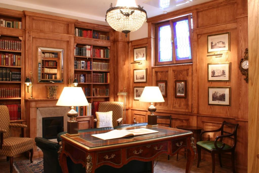 Hotel Grodek Krakow Bagian luar foto The study of the Duke of Westminster at the London Library
