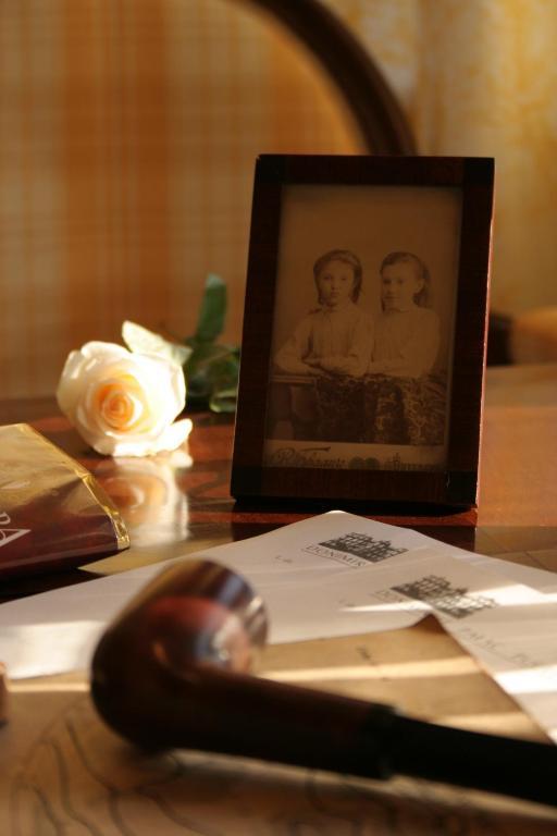 Hotel Grodek Krakow Bagian luar foto A photograph of the 1918 wedding of the first two generations of the family