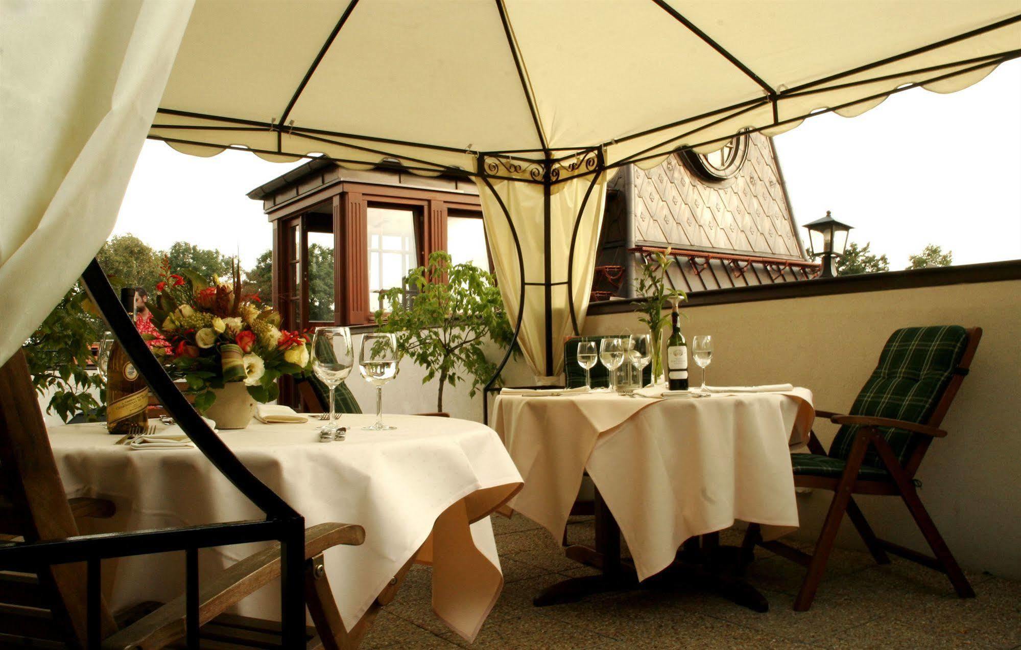 Hotel Grodek Krakow Bagian luar foto The terrace