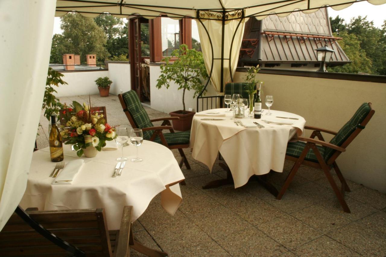 Hotel Grodek Krakow Bagian luar foto The terrace of the restaurant