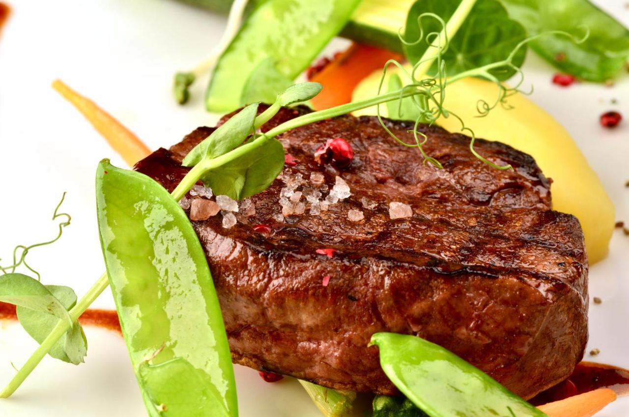 Hotel Grodek Krakow Bagian luar foto A steak